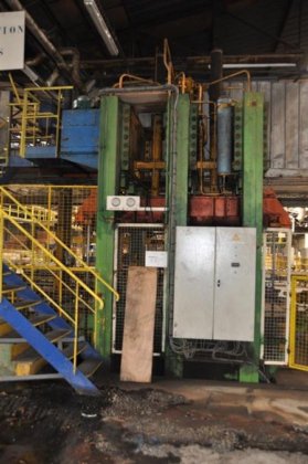 Becker panel press 650 ton