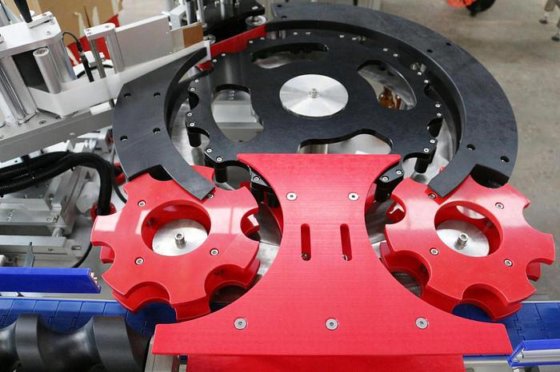 半自动圆瓶塑料标签贴标机