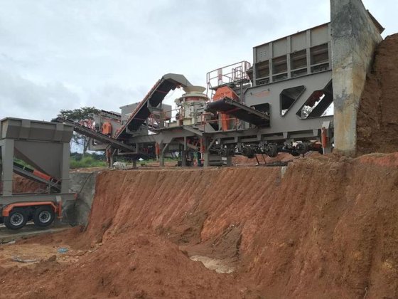 移動式破砕機およびスクリーニングプラント