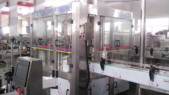 高质量 1 加仑葵花籽油灌装、包装和封口机，生产线自动化！