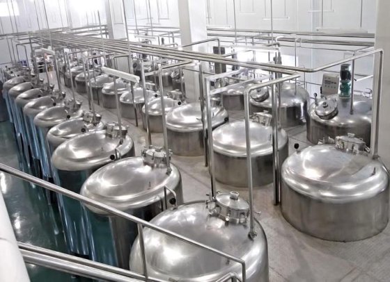 智通卧式不锈钢压缩空气或储气罐 2000 升