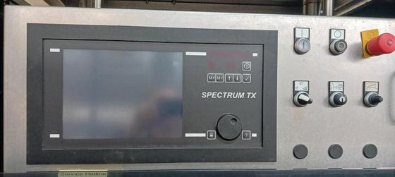 ispettore di bottiglie vuote