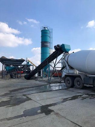 移动式紧凑型混凝土厂 45 立方米/小时。立即致电获取详细信息！