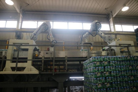 机器人转箱机构