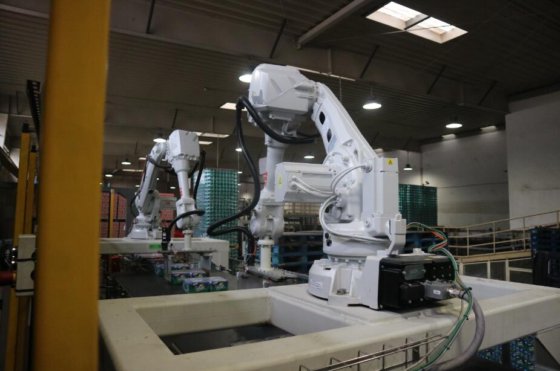 机器人转箱机构