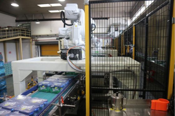 机器人转箱机构