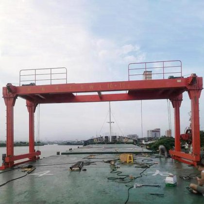 Marine S 起重龙门式船舶舱口盖起重机