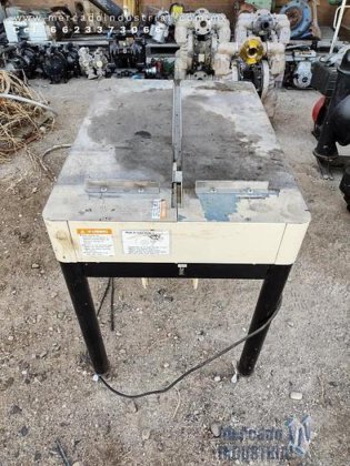 ストラパック半自動梱包機