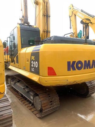 Komatsu PC210