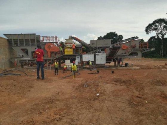 Jcv-2 移动硬石破碎机