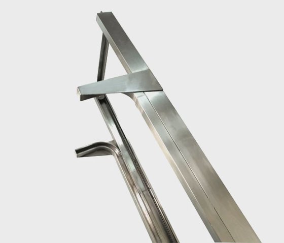 大桶电梯 白色背景