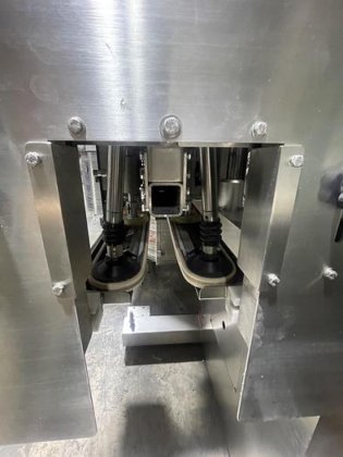 AUTOMATIC INLINE BOTTLE CAPPING MACHINE WITH VERTICAL WHEEL CAP SORTER ...