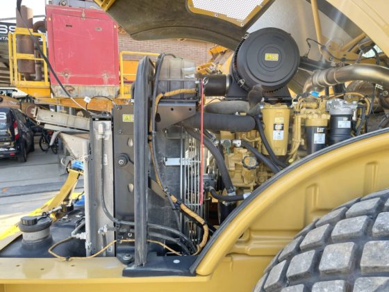 2021 Caterpillar CS66B