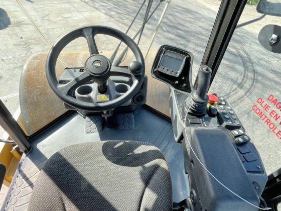2021 Caterpillar CS66B