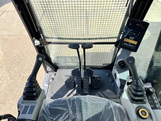 2024 Caterpillar 323D3