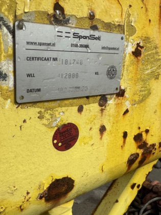 日立マンツィネン ビレット船荷降ろし用移動式掘削機（2004年）