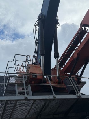 日立マンツィネン ビレット船荷降ろし用移動式掘削機（2004年）