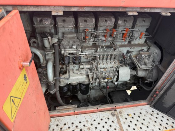 日立マンツィネン ビレット船荷降ろし用移動式掘削機（2004年）