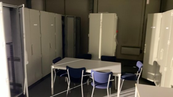 電気制御キャビネット