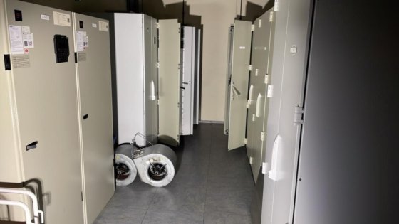 電気制御キャビネット