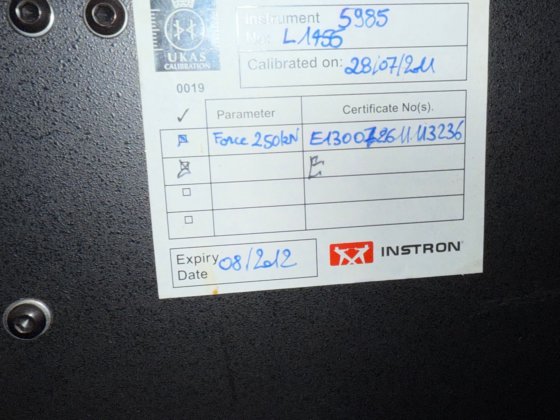 テンシル試験機 INSTRON