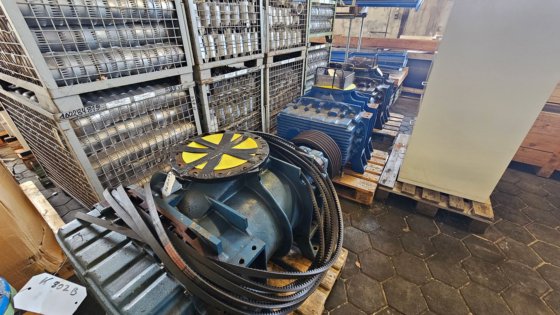 10台旋转叶片式和离心式鼓风机