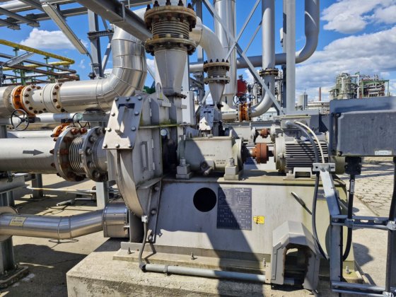 10台旋转叶片式和离心式鼓风机