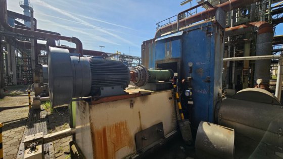 10台旋转叶片式和离心式鼓风机