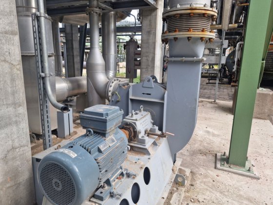 10台旋转叶片式和离心式鼓风机