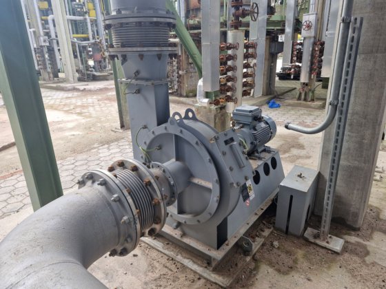 10台旋转叶片式和离心式鼓风机