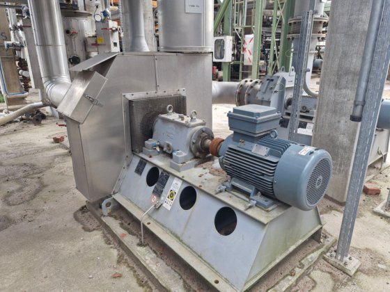 10台旋转叶片式和离心式鼓风机