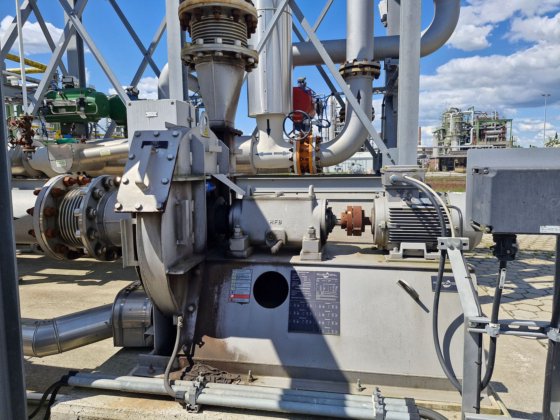 10台旋转叶片式和离心式鼓风机