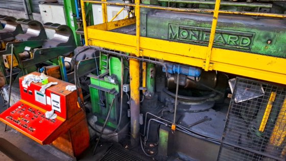 蒙特巴德拉直机