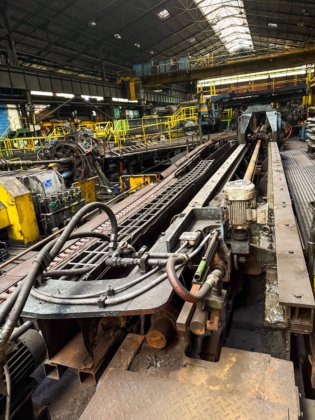 センタリングプレス（プレス・ア・センデ）」とピアサー（ピアサー）