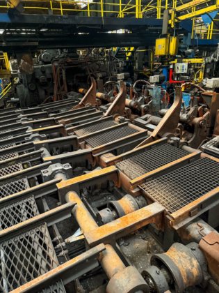 センタリングプレス（プレス・ア・センデ）」とピアサー（ピアサー）