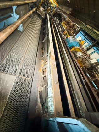 センタリングプレス（プレス・ア・センデ）」とピアサー（ピアサー）