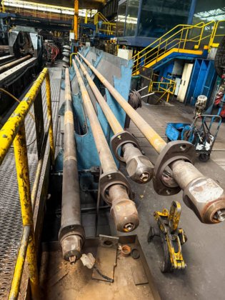 センタリングプレス（プレス・ア・センデ）」とピアサー（ピアサー）