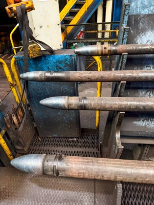 センタリングプレス（プレス・ア・センデ）」とピアサー（ピアサー）