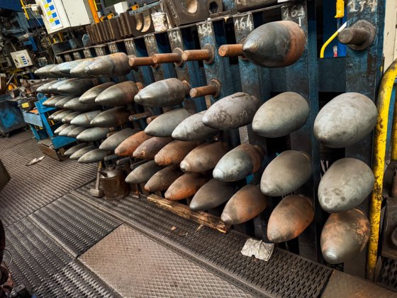 センタリングプレス（プレス・ア・センデ）」とピアサー（ピアサー）