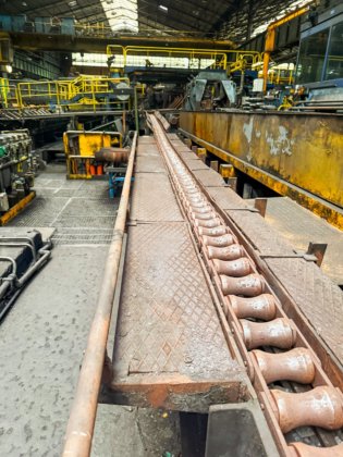 センタリングプレス（プレス・ア・センデ）」とピアサー（ピアサー）