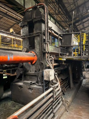 センタリングプレス（プレス・ア・センデ）」とピアサー（ピアサー）