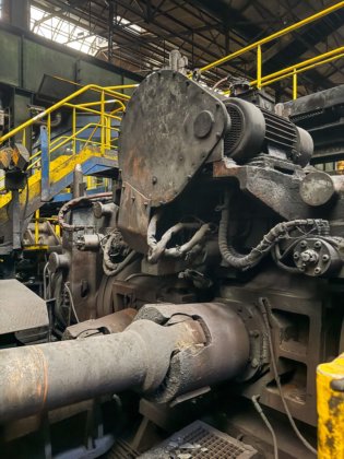 センタリングプレス（プレス・ア・センデ）」とピアサー（ピアサー）