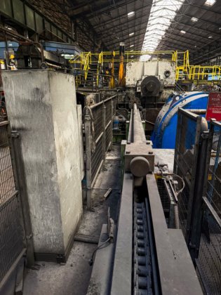 センタリングプレス（プレス・ア・センデ）」とピアサー（ピアサー）