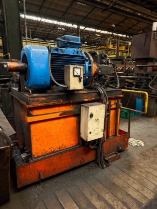 センタリングプレス（プレス・ア・センデ）」とピアサー（ピアサー）