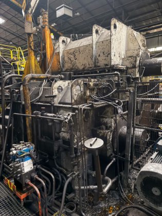 センタリングプレス（プレス・ア・センデ）」とピアサー（ピアサー）