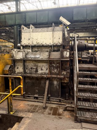 センタリングプレス（プレス・ア・センデ）」とピアサー（ピアサー）