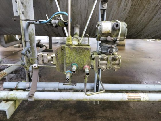 Frames 圧力容器（2001）