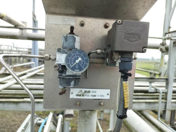 Frames 圧力容器（2001）