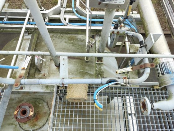 Frames 圧力容器（2001）