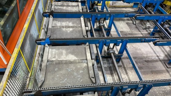 达涅利磁性堆垛机和捆扎机